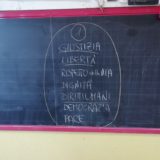 Parole chiave sulla lavagna scolastica durante uno degli interventi del progetto EuroHope On Air 2019